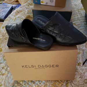 Barely Worn Kelsi Dagger Avenues N Mules 7.5